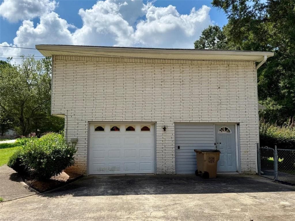 3 bedroom, 2 bathroom, 2,372 sq ft single family residence for sale at 6641 Londonderry Drive, Morrow, GA 30260 — photo 4