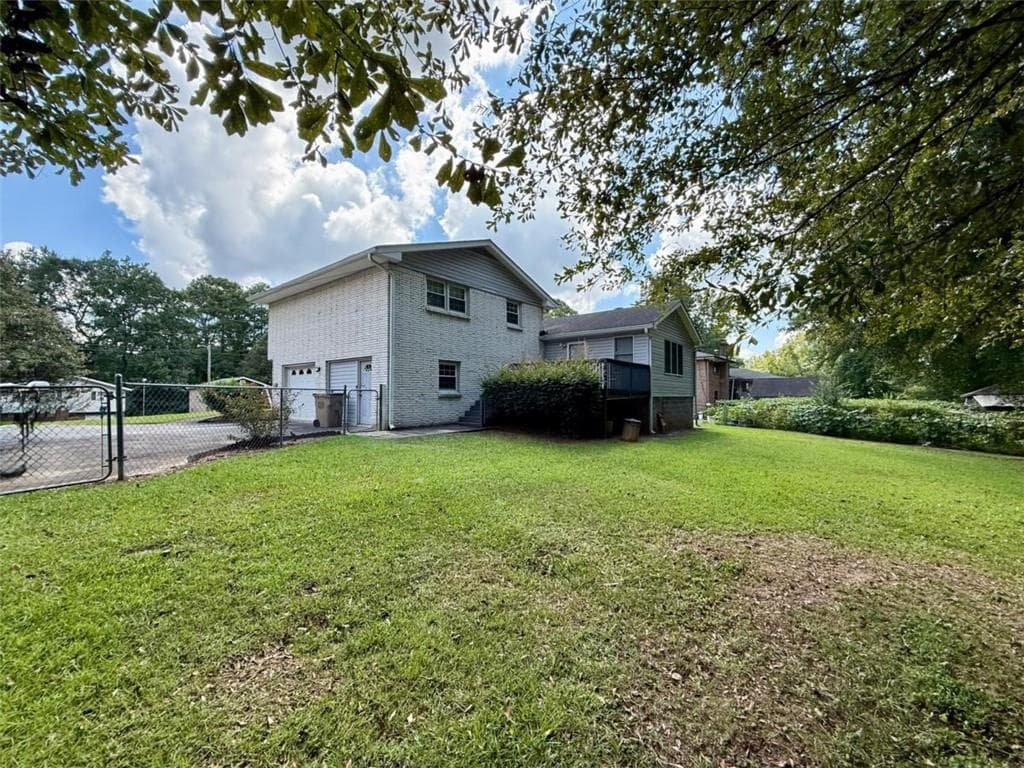 3 bedroom, 2 bathroom, 2,372 sq ft single family residence for sale at 6641 Londonderry Drive, Morrow, GA 30260 — photo 5
