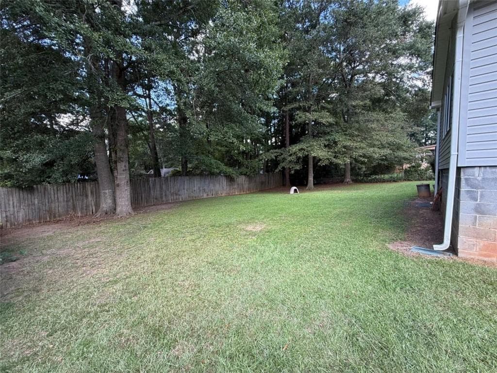3 bedroom, 2 bathroom, 2,372 sq ft single family residence for sale at 6641 Londonderry Drive, Morrow, GA 30260 — photo 7