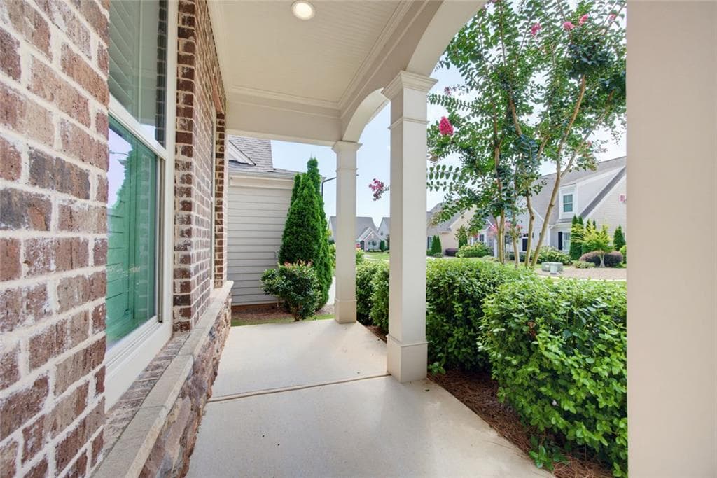 3 bedroom, 3 bathroom, 2,389 sq ft single family residence under contract at 333 Little Pine Lane, Woodstock, GA 30188 — photo 5