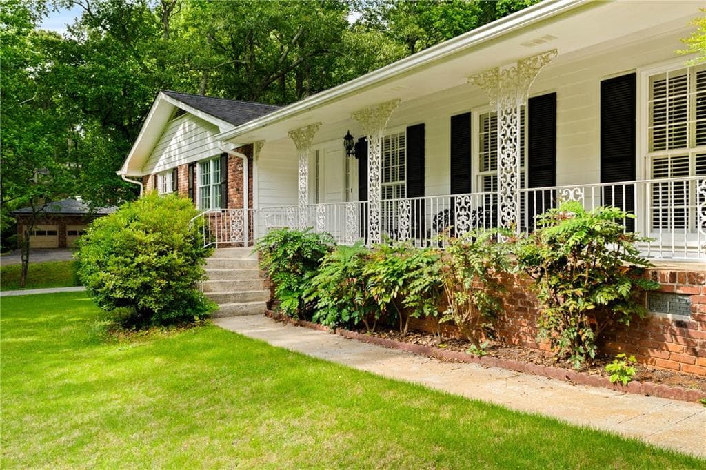 3 bedroom, 2 bathroom, 3,343 sq ft single family residence for sale at 4670 Windsor Drive, Smyrna, GA 30082 — photo 2