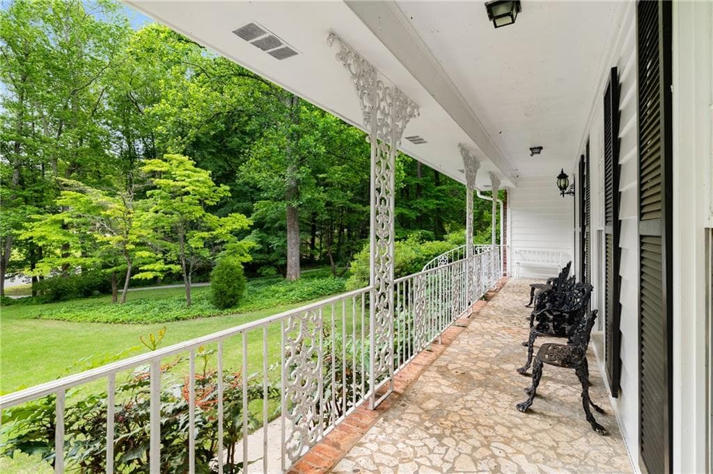 3 bedroom, 2 bathroom, 3,343 sq ft single family residence for sale at 4670 Windsor Drive, Smyrna, GA 30082 — photo 3
