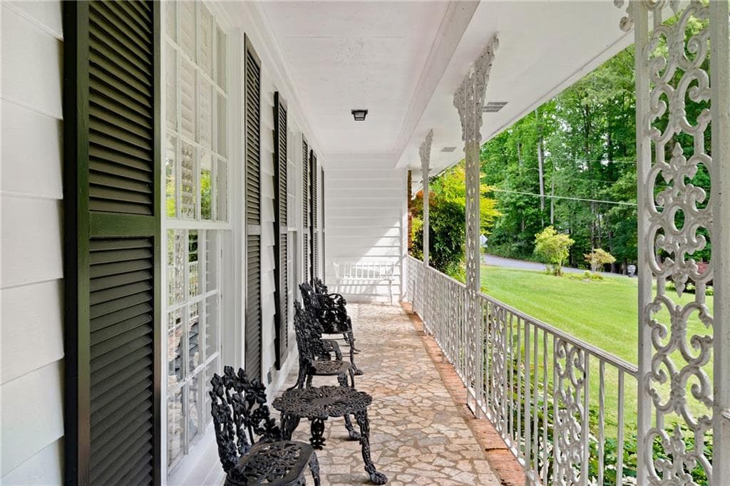 3 bedroom, 2 bathroom, 3,343 sq ft single family residence for sale at 4670 Windsor Drive, Smyrna, GA 30082 — photo 4