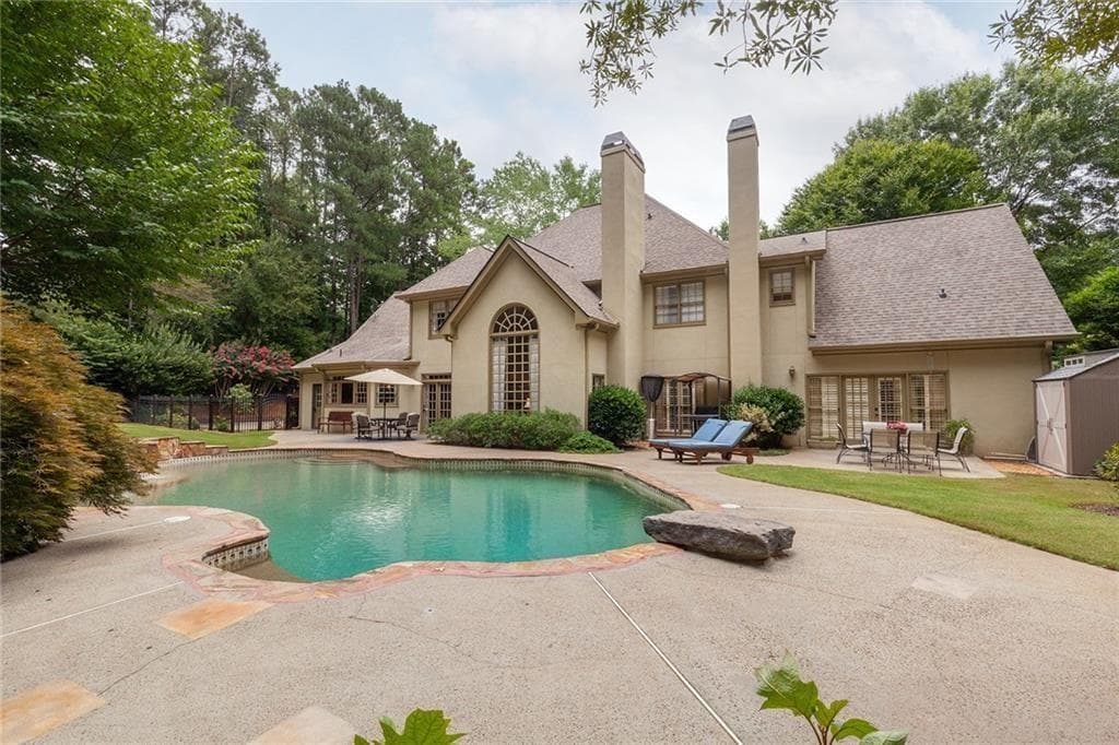 5 bedroom, 5 bathroom, 4,026 sq ft single family residence under contract at 5825 Plantation Drive, Roswell, GA 30075 — photo 3