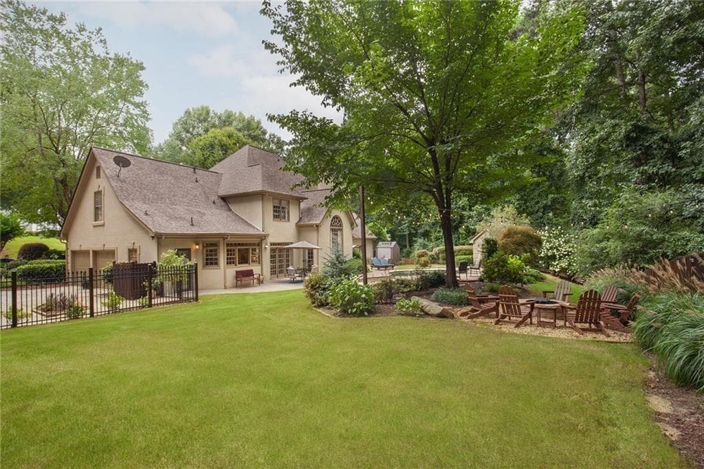 5 bedroom, 5 bathroom, 4,026 sq ft single family residence under contract at 5825 Plantation Drive, Roswell, GA 30075 — photo 5
