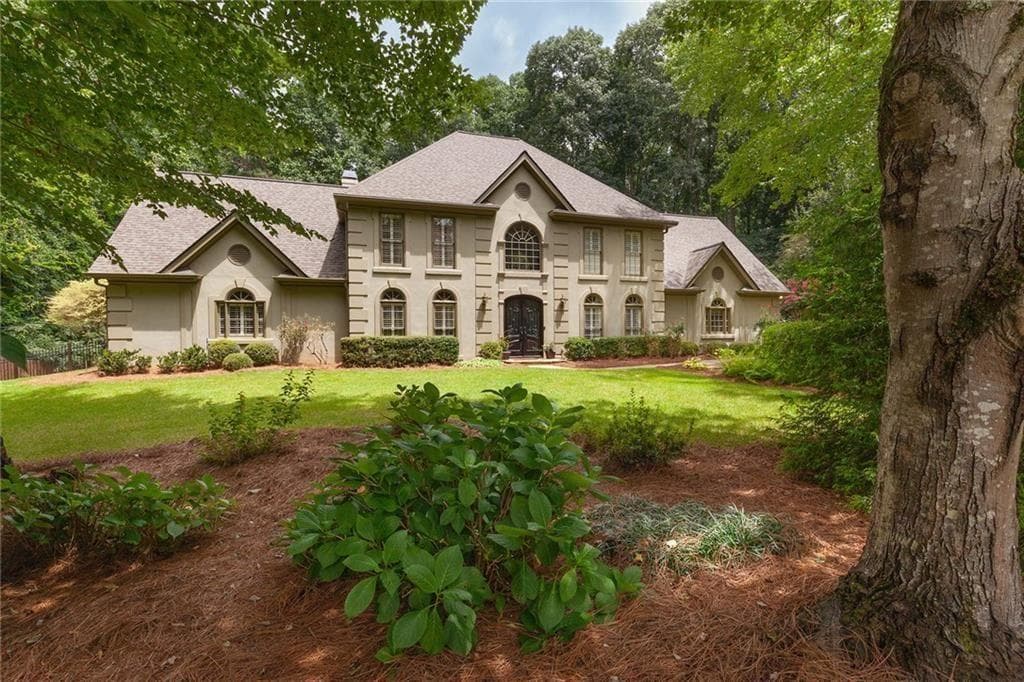 5 bedroom, 5 bathroom, 4,026 sq ft single family residence under contract at 5825 Plantation Drive, Roswell, GA 30075 — photo 6