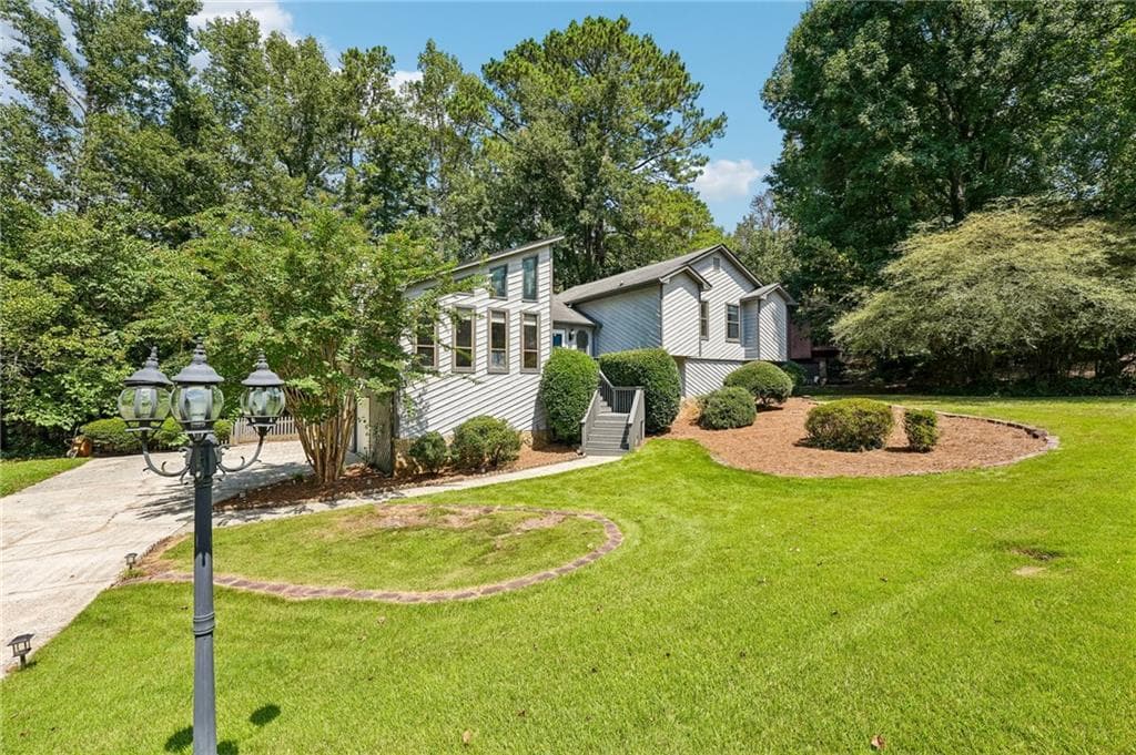 4 bedroom, 3 bathroom, 2,480 sq ft single family residence under contract at 3731 Willow Mill Drive, Lawrenceville, GA 30044 — photo 2