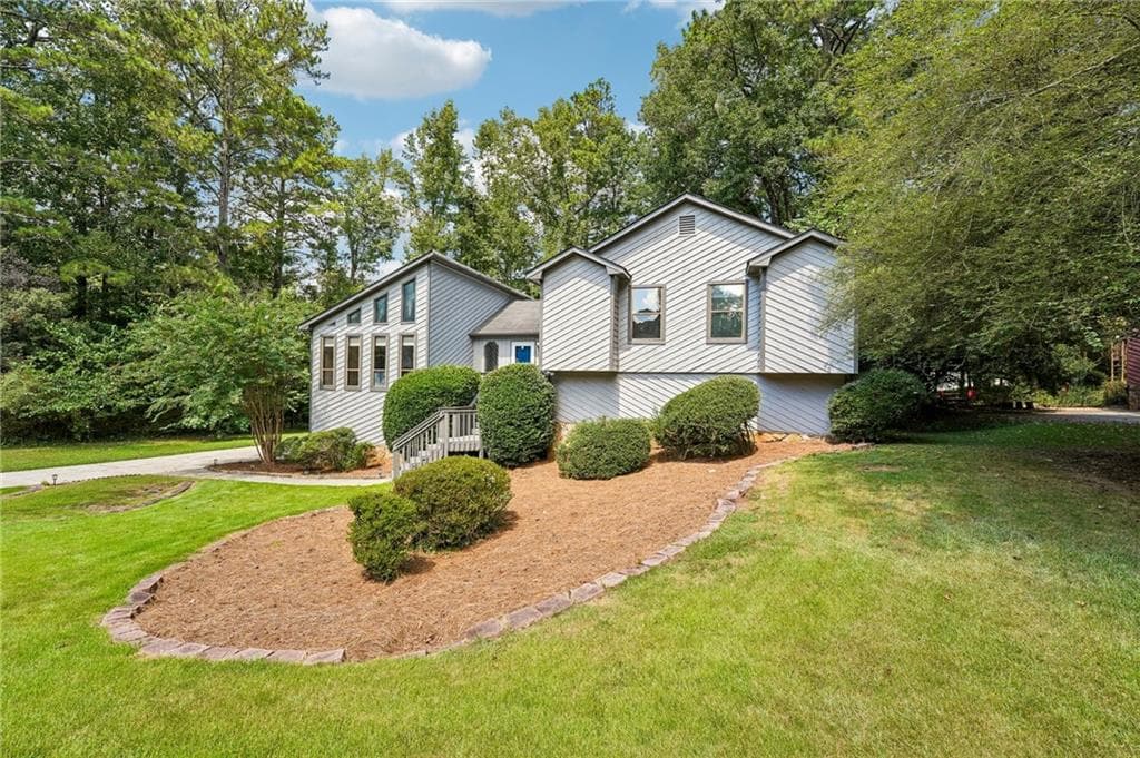 4 bedroom, 3 bathroom, 2,480 sq ft single family residence under contract at 3731 Willow Mill Drive, Lawrenceville, GA 30044 — photo 3