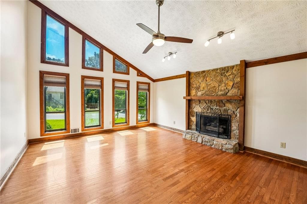 4 bedroom, 3 bathroom, 2,480 sq ft single family residence under contract at 3731 Willow Mill Drive, Lawrenceville, GA 30044 — photo 9