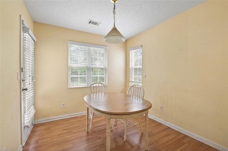 4 bedroom, 3 bathroom, 1,932 sq ft single family residence for sale at 1401 Flanagan Mill Drive, Auburn, GA 30011 — photo 4