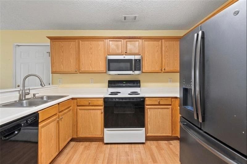4 bedroom, 3 bathroom, 1,932 sq ft single family residence for sale at 1401 Flanagan Mill Drive, Auburn, GA 30011 — photo 5
