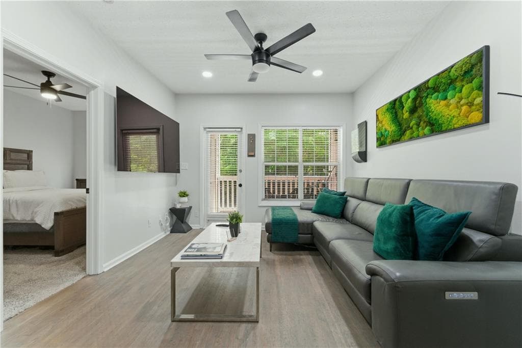 1 bedroom, 1 bathroom, 542 sq ft condominium for sale at 1250 Parkwood Circle 1214, Atlanta, GA 30339 — photo 1 of 24