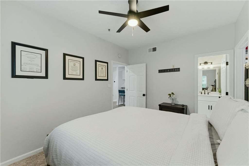 1 bedroom, 1 bathroom, 542 sq ft condominium for sale at 1250 Parkwood Circle 1214, Atlanta, GA 30339 — photo 3