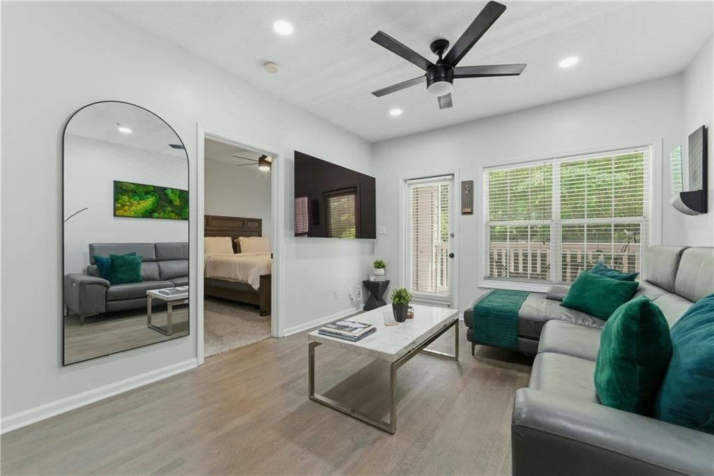 1 bedroom, 1 bathroom, 542 sq ft condominium for sale at 1250 Parkwood Circle 1214, Atlanta, GA 30339 — photo 6