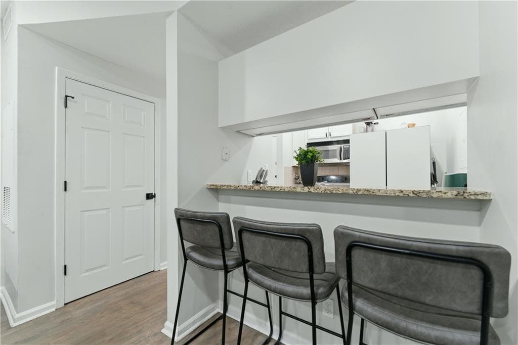 1 bedroom, 1 bathroom, 542 sq ft condominium for sale at 1250 Parkwood Circle 1214, Atlanta, GA 30339 — photo 9