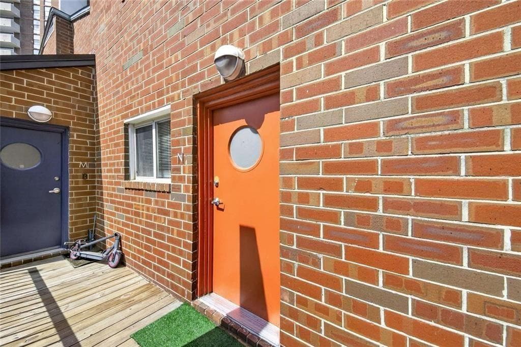 2 bedroom, 3 bathroom, 1,160 sq ft condominium for sale at 377 Ralph Mcgill Boulevard N, Atlanta, GA 30312 — photo 1 of 41