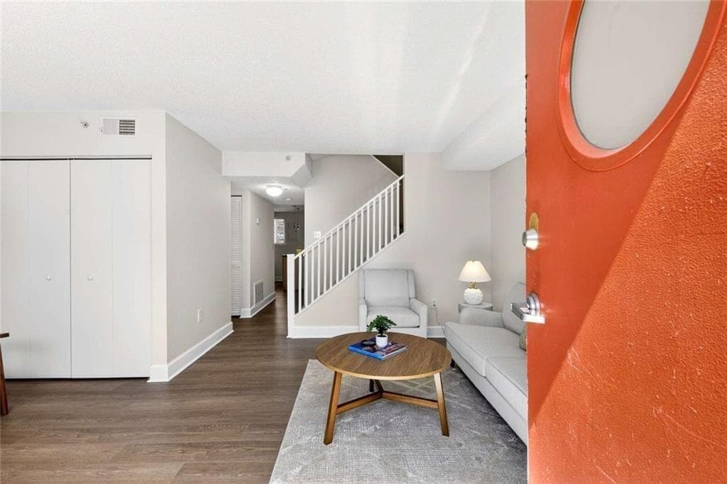 2 bedroom, 3 bathroom, 1,160 sq ft condominium for sale at 377 Ralph Mcgill Boulevard N, Atlanta, GA 30312 — photo 2
