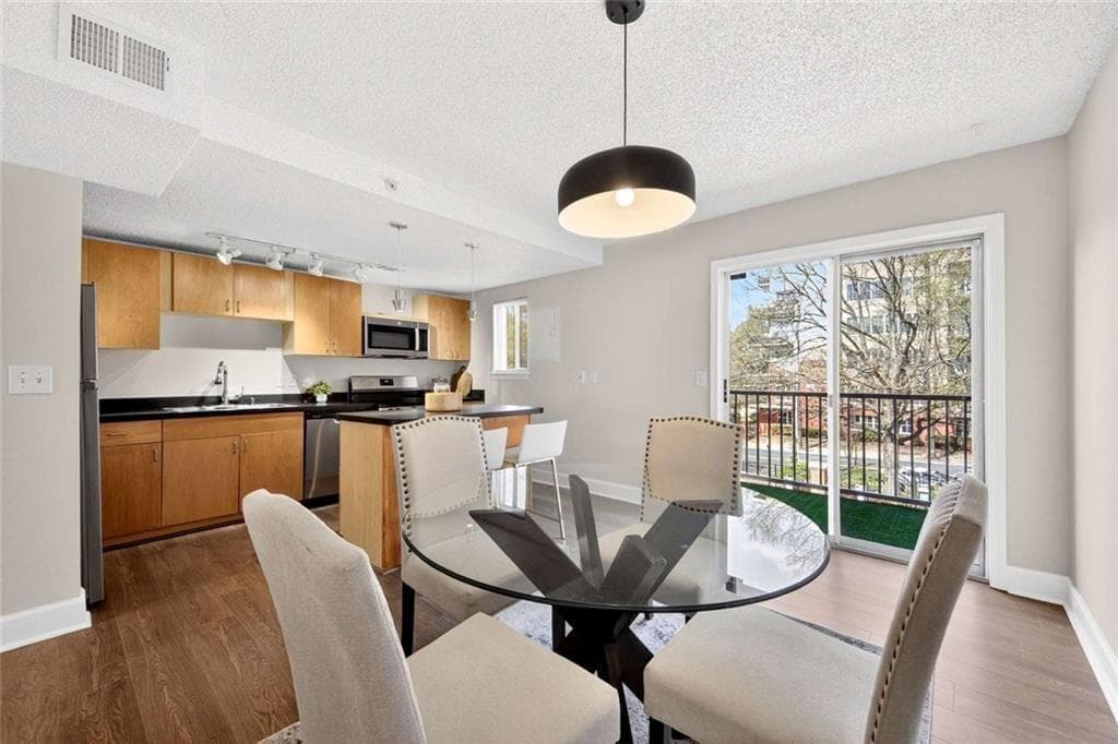 2 bedroom, 3 bathroom, 1,160 sq ft condominium for sale at 377 Ralph Mcgill Boulevard N, Atlanta, GA 30312 — photo 9