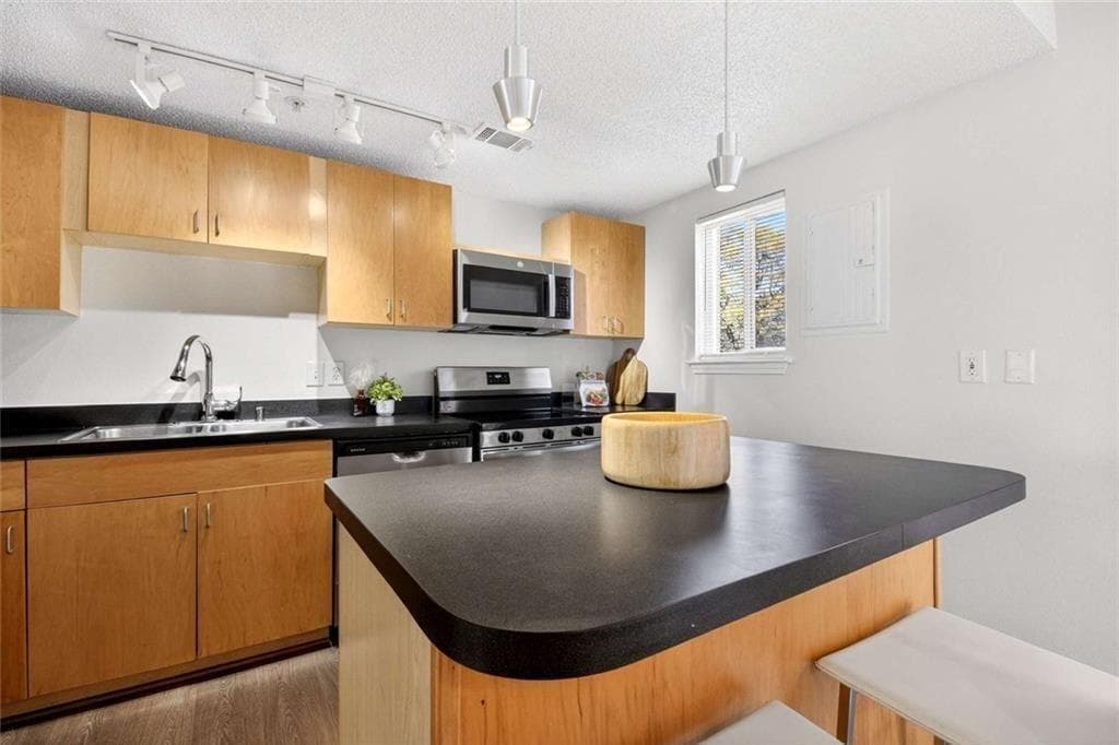 2 bedroom, 3 bathroom, 1,160 sq ft condominium for sale at 377 Ralph Mcgill Boulevard N, Atlanta, GA 30312 — photo 10