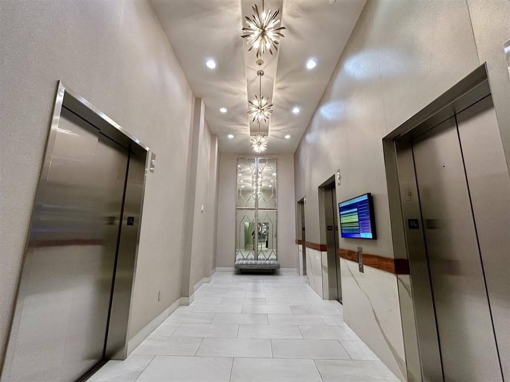 2 bedroom, 2 bathroom, 1,056 sq ft condominium for sale at 250 Pharr Road 1801, Atlanta, GA 30305 — photo 6