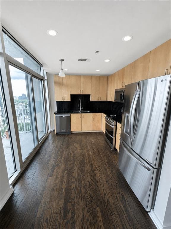 2 bedroom, 2 bathroom, 1,056 sq ft condominium for sale at 250 Pharr Road 1801, Atlanta, GA 30305 — photo 10