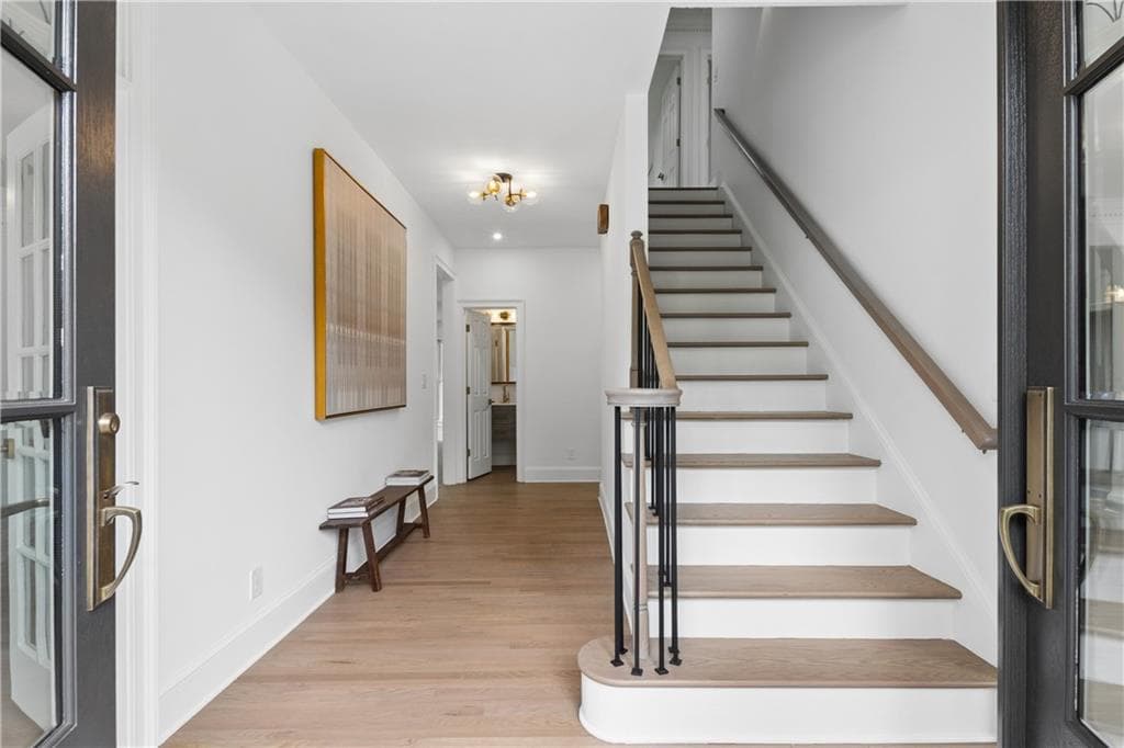 6 bedroom, 5 bathroom, 3,250 sq ft single family residence for sale at 2352 Brittany Lane, Marietta, GA 30062 — photo 5
