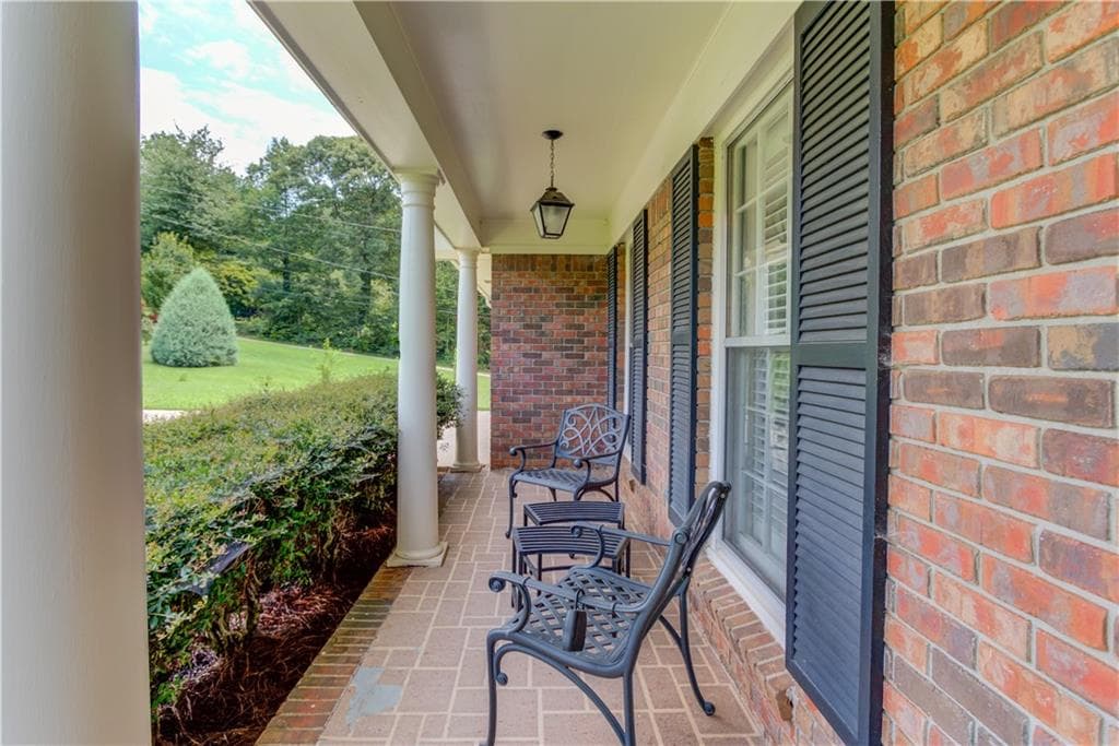 4 bedroom, 3 bathroom, 3,292 sq ft single family residence for sale at 4461 S Roberts Drive, Sugar Hill, GA 30518 — photo 2