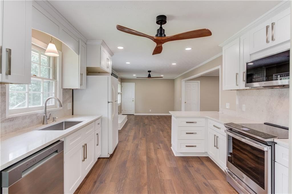 4 bedroom, 3 bathroom, 3,292 sq ft single family residence for sale at 4461 S Roberts Drive, Sugar Hill, GA 30518 — photo 4