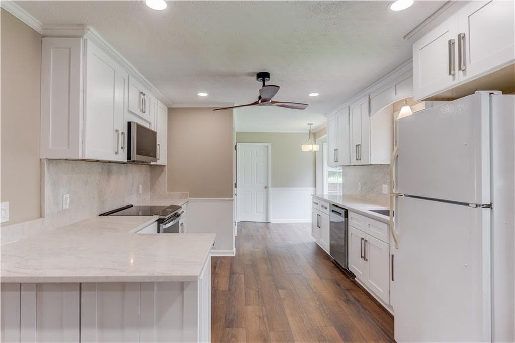 4 bedroom, 3 bathroom, 3,292 sq ft single family residence for sale at 4461 S Roberts Drive, Sugar Hill, GA 30518 — photo 7