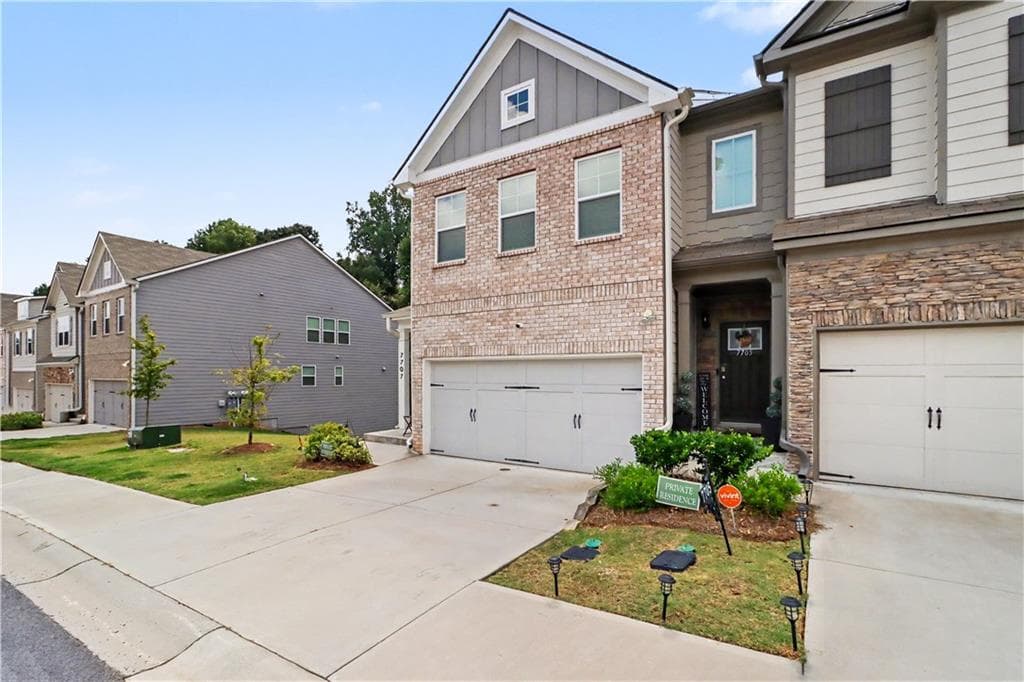 3 bedroom, 3 bathroom, 1,932 sq ft townhouse for sale at 7707 Baron Road, Fairburn, GA 30213 — photo 2