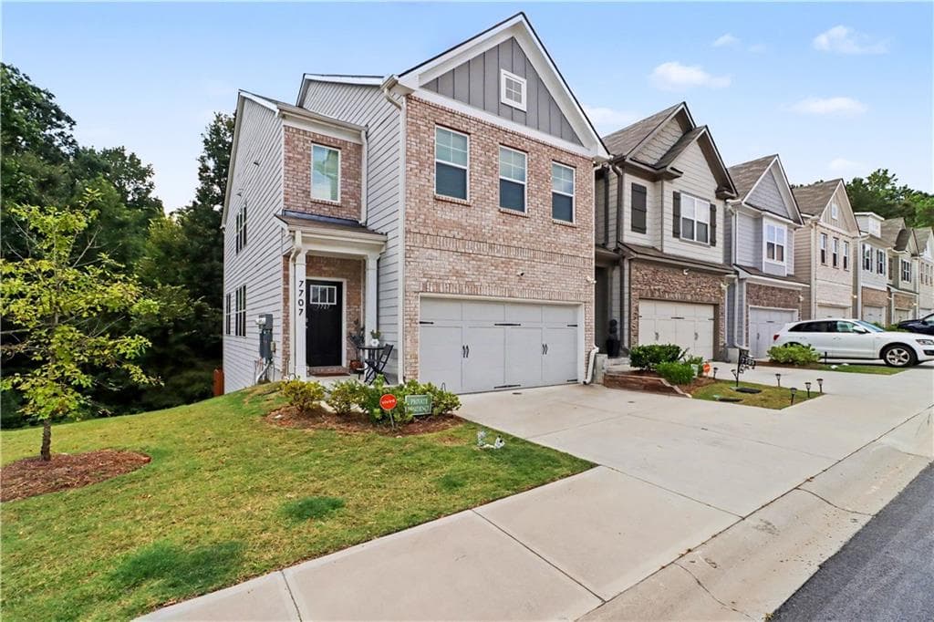 3 bedroom, 3 bathroom, 1,932 sq ft townhouse for sale at 7707 Baron Road, Fairburn, GA 30213 — photo 3