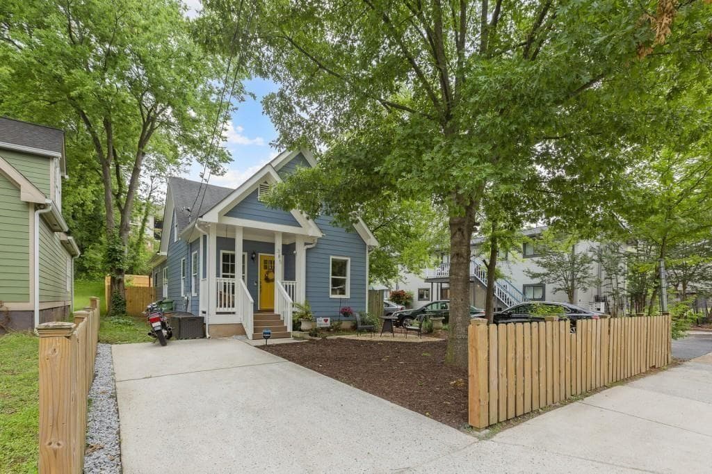 3 bedroom, 3 bathroom, 1,407 sq ft single family residence for sale at 385 Elm Street, Atlanta, GA 30314 — photo 2
