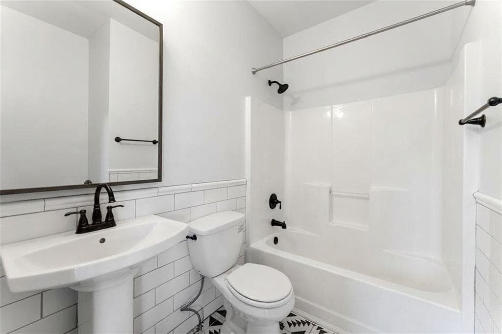 3 bedroom, 3 bathroom, 1,407 sq ft single family residence for sale at 385 Elm Street, Atlanta, GA 30314 — photo 10