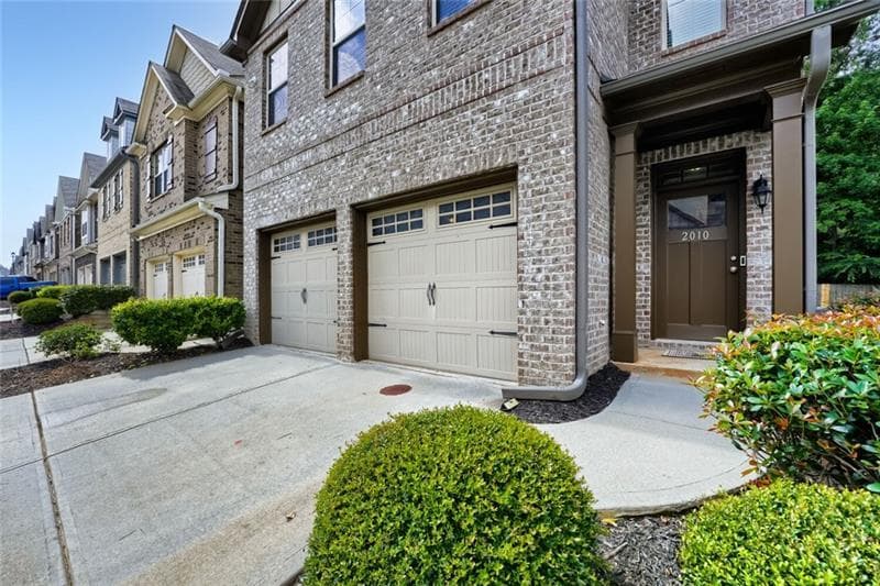 3 bedroom, 3 bathroom, 2,112 sq ft townhouse under contract at 2010 Brightleaf Way 96, Marietta, GA 30060 — photo 4