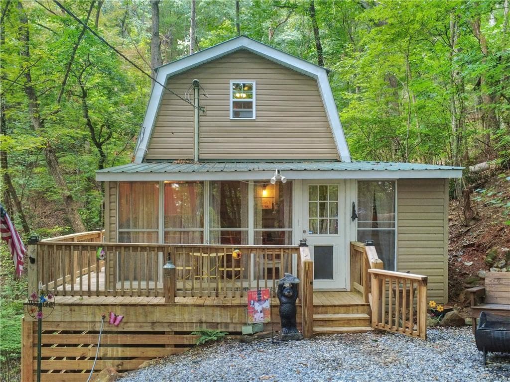 2 bedroom, 2 bathroom, 796 sq ft single family residence for sale at 87 Garden Lane, Cleveland, GA 30528