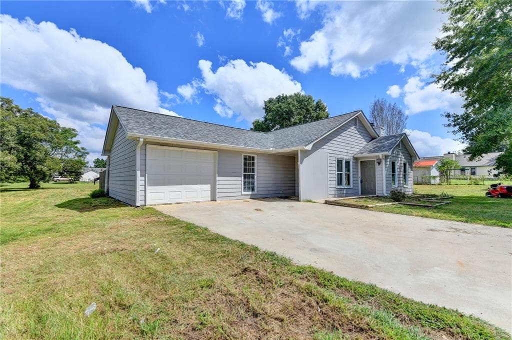 3 bedroom, 2 bathroom, 1,887 sq ft single family residence for sale at 2725 Milton Bryan Drive, Loganville, GA 30052 — photo 2