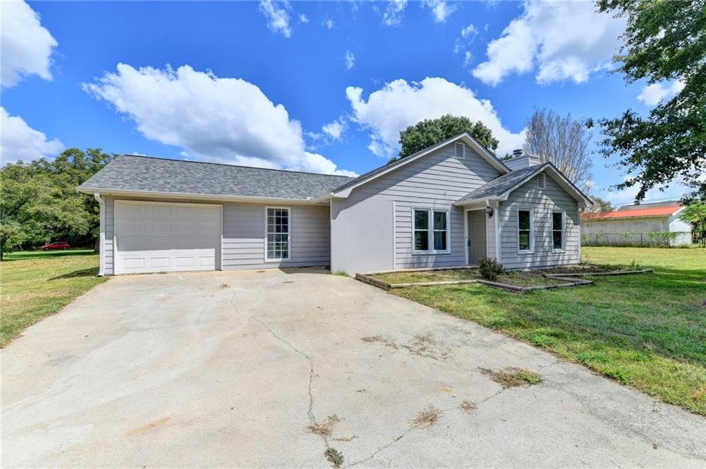 3 bedroom, 2 bathroom, 1,887 sq ft single family residence for sale at 2725 Milton Bryan Drive, Loganville, GA 30052 — photo 3