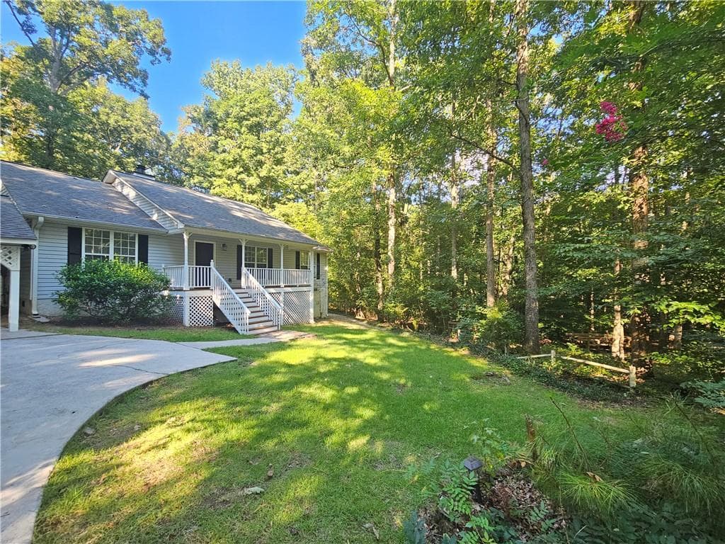 3 bedroom, 2 bathroom, 1,803 sq ft single family residence for sale at 25 Hearthstone Drive, Stockbridge, GA 30281 — photo 2