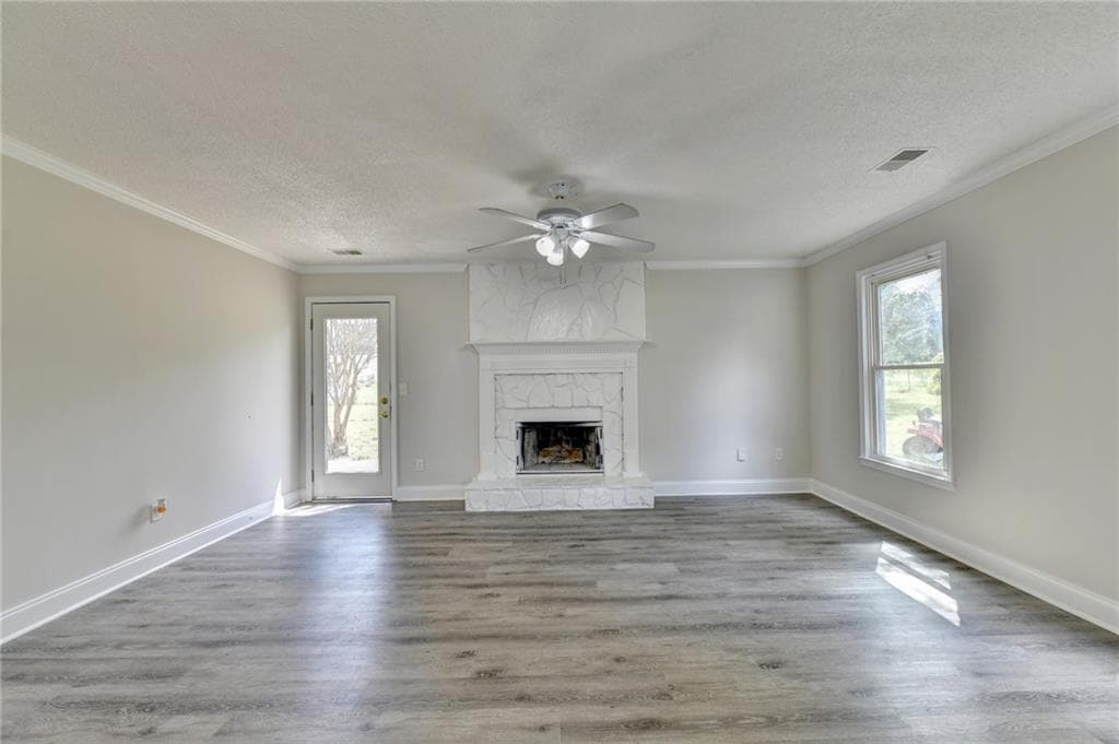 3 bedroom, 2 bathroom, 1,887 sq ft single family residence for sale at 2725 Milton Bryan Drive, Loganville, GA 30052 — photo 4