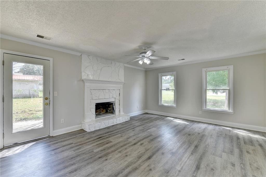 3 bedroom, 2 bathroom, 1,887 sq ft single family residence for sale at 2725 Milton Bryan Drive, Loganville, GA 30052 — photo 5