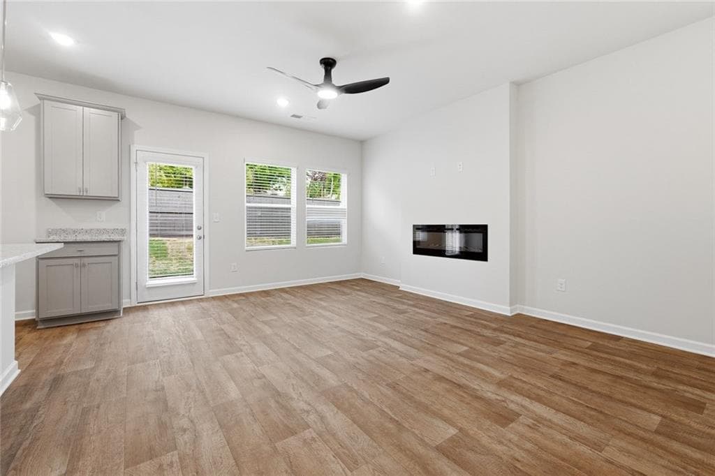 4 bedroom, 3 bathroom, 1,852 sq ft townhouse for sale at 3236 Winding Waters Way, Powder Springs, GA 30127 — photo 3