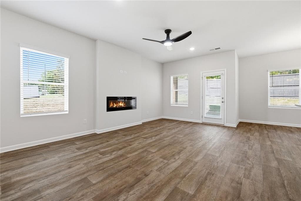 4 bedroom, 3 bathroom, 1,827 sq ft townhouse for sale at 3248 Winding Waters Way, Powder Springs, GA 30127 — photo 4