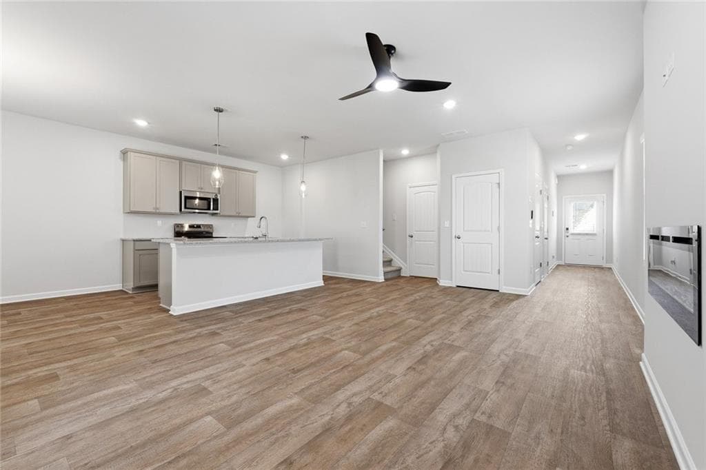 4 bedroom, 3 bathroom, 1,827 sq ft townhouse for sale at 3248 Winding Waters Way, Powder Springs, GA 30127 — photo 5
