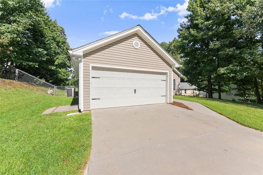 3 bedroom, 2 bathroom, 1,362 sq ft single family residence under contract at 5344 Stephens Road, Oakwood, GA 30566 — photo 4