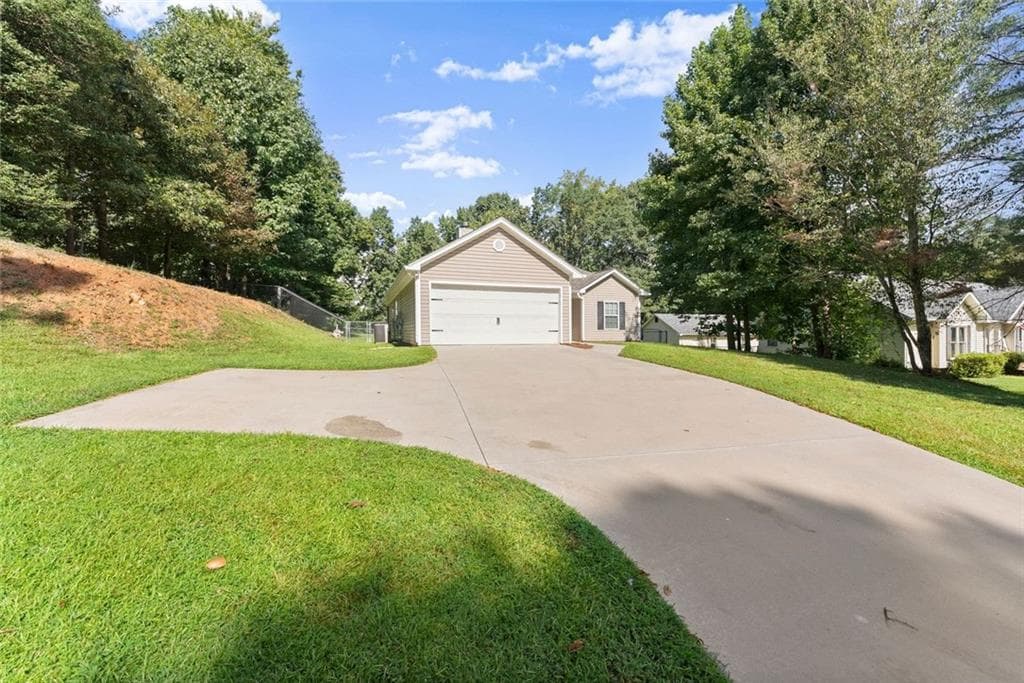 3 bedroom, 2 bathroom, 1,362 sq ft single family residence under contract at 5344 Stephens Road, Oakwood, GA 30566 — photo 7