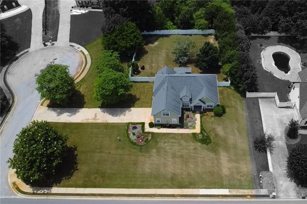 3 bedroom, 2 bathroom, 2,096 sq ft single family residence for sale at 200 Chatfield Way, Locust Grove, GA 30248 — photo 2