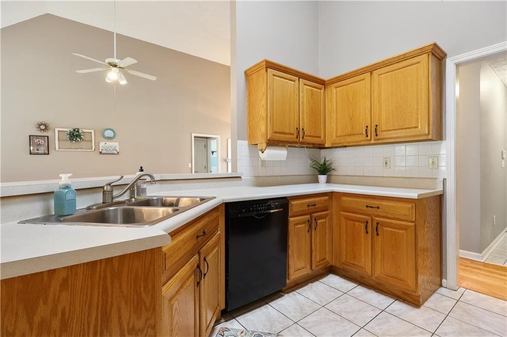 3 bedroom, 2 bathroom, 2,096 sq ft single family residence for sale at 200 Chatfield Way, Locust Grove, GA 30248 — photo 8