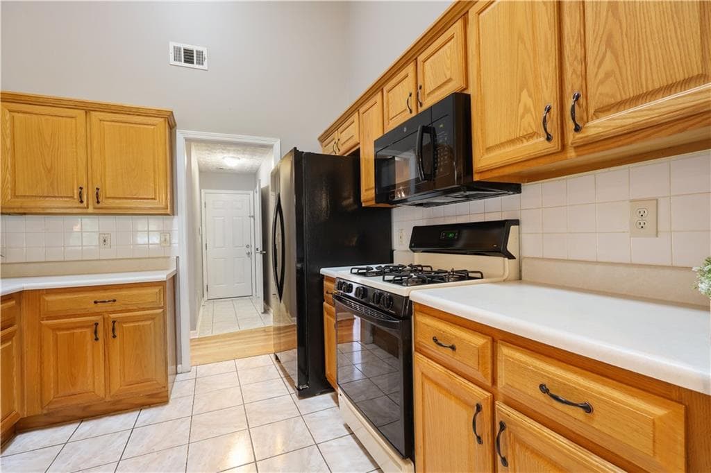 3 bedroom, 2 bathroom, 2,096 sq ft single family residence for sale at 200 Chatfield Way, Locust Grove, GA 30248 — photo 10