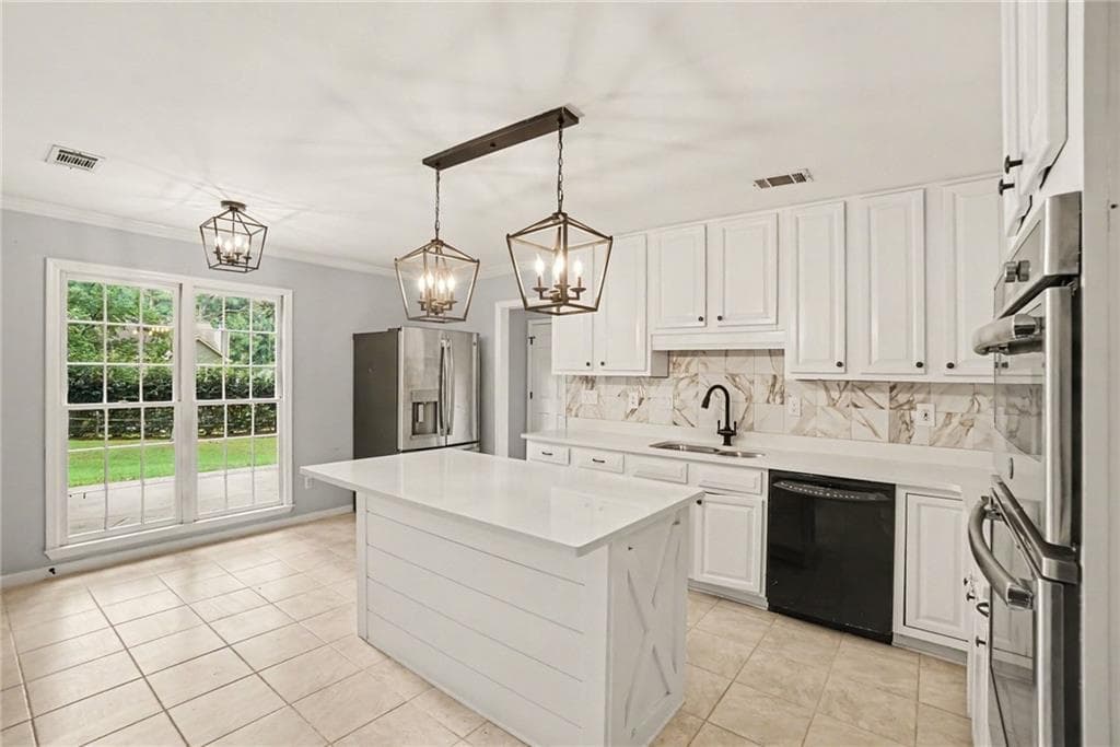 5 bedroom, 3 bathroom, 2,562 sq ft single family residence for sale at 5709 Fairwood Drive, Acworth, GA 30101 — photo 2