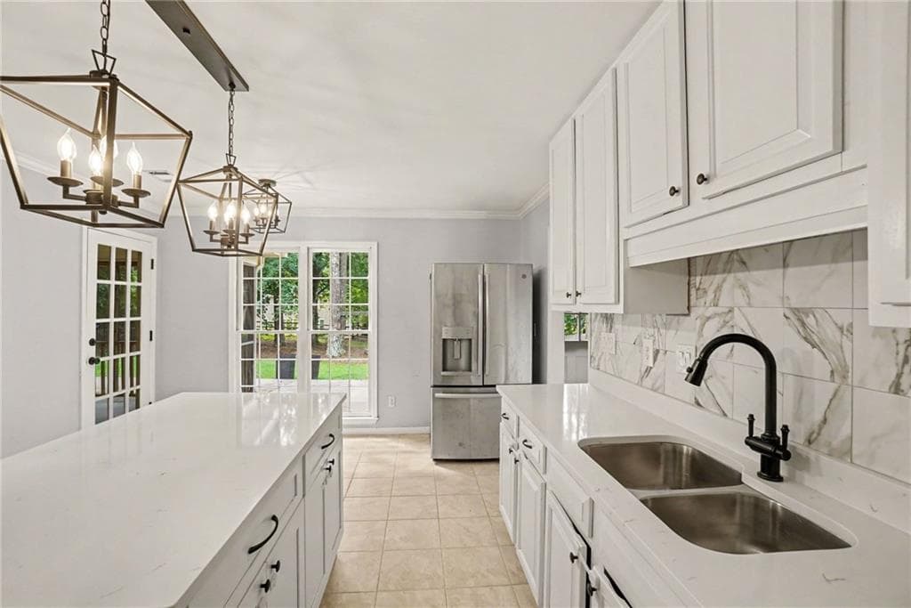 5 bedroom, 3 bathroom, 2,562 sq ft single family residence for sale at 5709 Fairwood Drive, Acworth, GA 30101 — photo 4